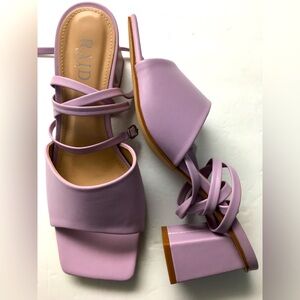 Raid Sz 6 WIDE Fit Block Heel Square Open Toe Strappy Heels Purple Lilac